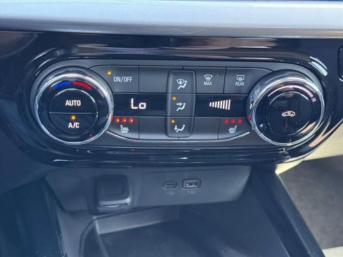 New 2026 Chevrolet Trax LT w/ Sunroof Package FWD image 17