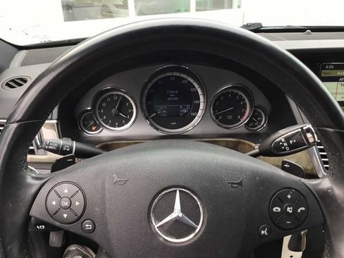 Used 2010 Mercedes-Benz E 550 4MATIC Sedan image 10