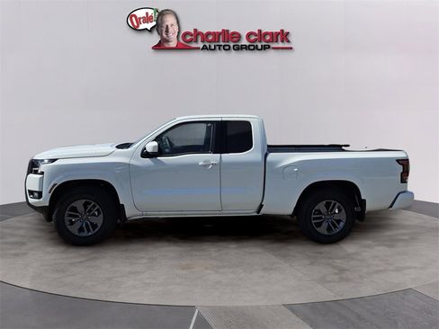 New 2025 Nissan Frontier SV w/ SV Convenience Package image 3