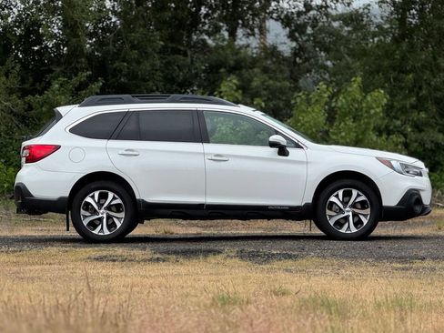 Used 2019 Subaru Outback 3.6R Limited w/ Popular Package #2 AWD/4WD image 8