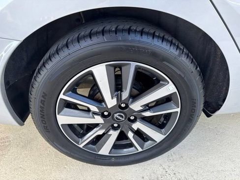 Used 2025 Nissan Versa SV FWD image 33