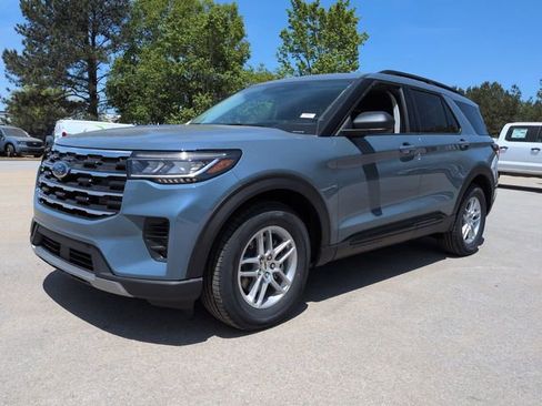 New 2026 Ford Explorer Active RWD image 7