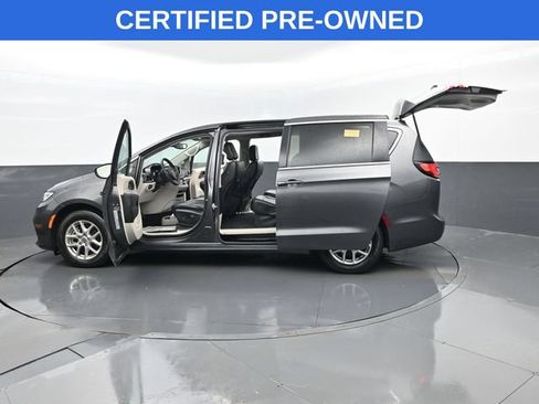 Used 2023 Chrysler Pacifica Touring-L FWD image 33