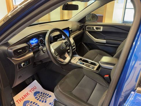 Used 2023 Ford Explorer XLT image 8