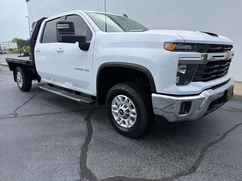 Used 2024 Chevrolet Silverado 2500 LT w/ Convenience Package AWD/4WD image 2