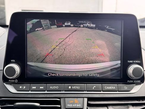 Used 2024 Nissan Altima 2.5 SV FWD image 3