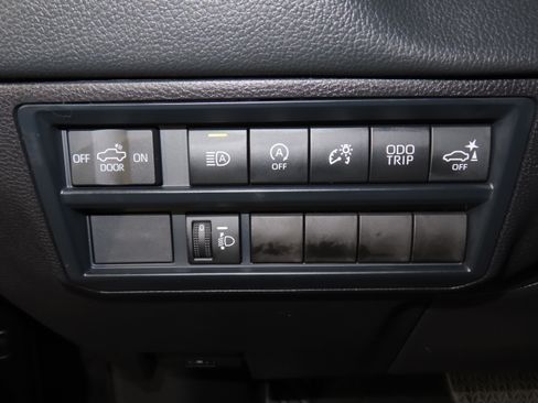 Used 2025 Toyota Tundra Limited AWD/4WD image 42