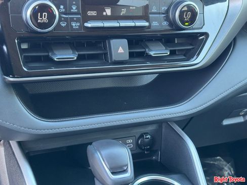 Used 2025 Toyota Highlander LE image 29