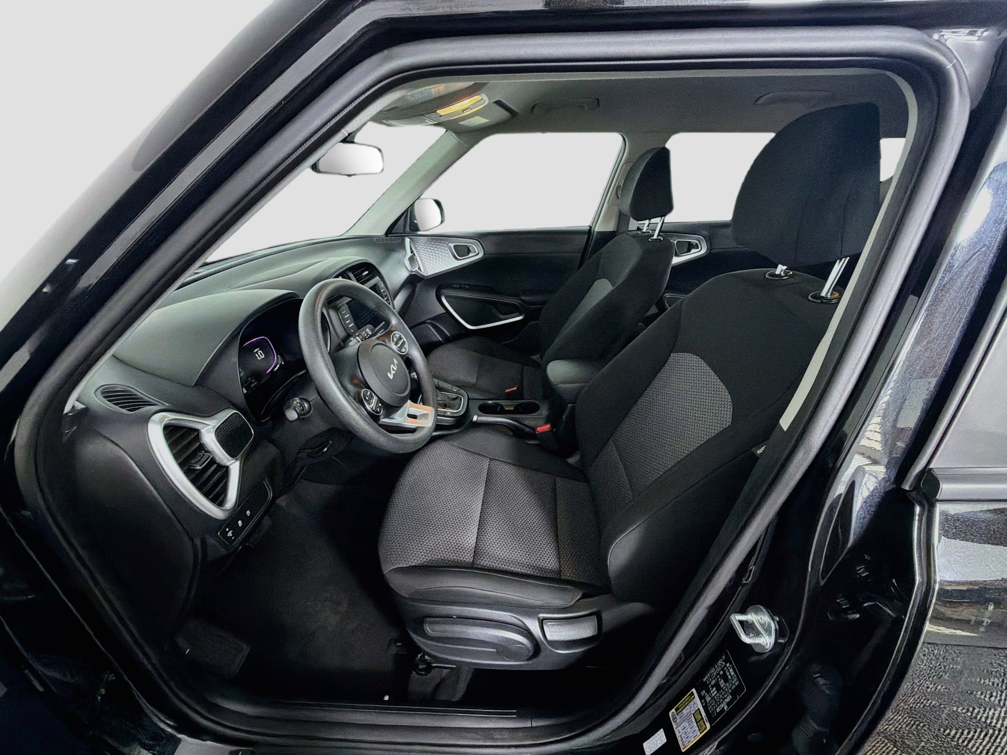 Used 2025 Kia Soul LX w/ LX Technology Package FWD image 13