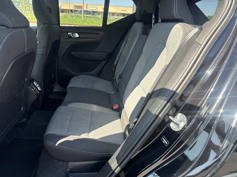 Used 2024 Volvo XC40 B5 Core image 13