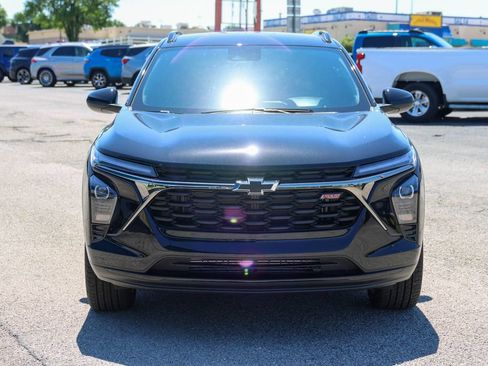 Used 2026 Chevrolet Trax RS FWD image 2
