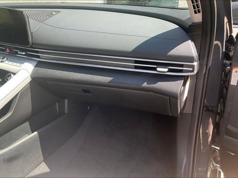 New 2025 Hyundai Elantra Limited image 27