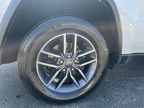 Used 2019 Jeep Grand Cherokee Limited w/ Luxury Group II AWD/4WD image 9