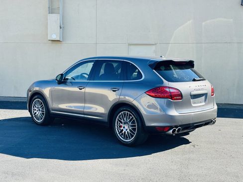 Used 2011 Porsche Cayenne Turbo image 5