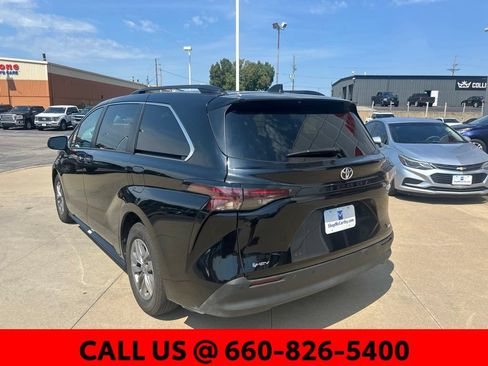 Used 2026 Toyota Sienna XLE FWD image 12