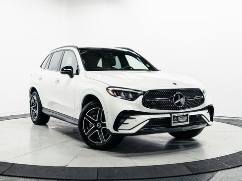 Used 2025 Mercedes-Benz GLC 300 4MATIC image 1