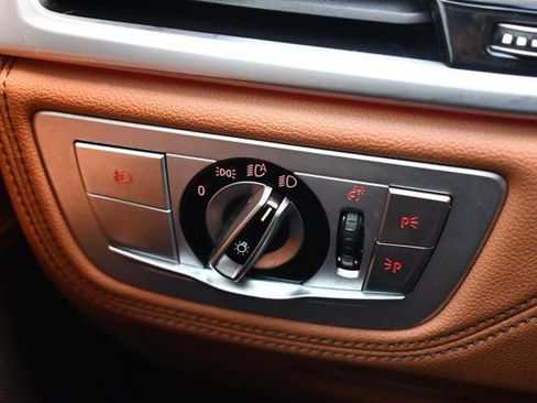 Used 2018 BMW 740i xDrive image 32