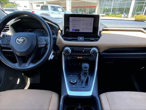 Used 2024 Toyota RAV4 LE AWD/4WD image 15