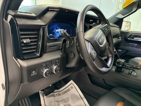 Used 2025 GMC Sierra 1500 AT4 w/ AT4 Premium Package AWD/4WD image 23