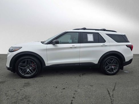 Used 2025 Ford Explorer ST image 6
