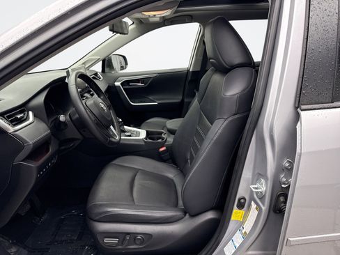 Used 2019 Toyota RAV4 Limited image 11