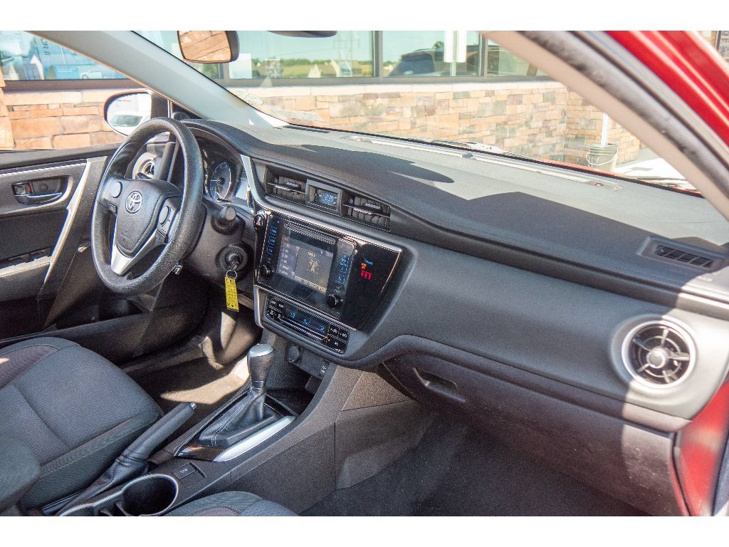 Used 2018 Toyota Corolla LE FWD image 14