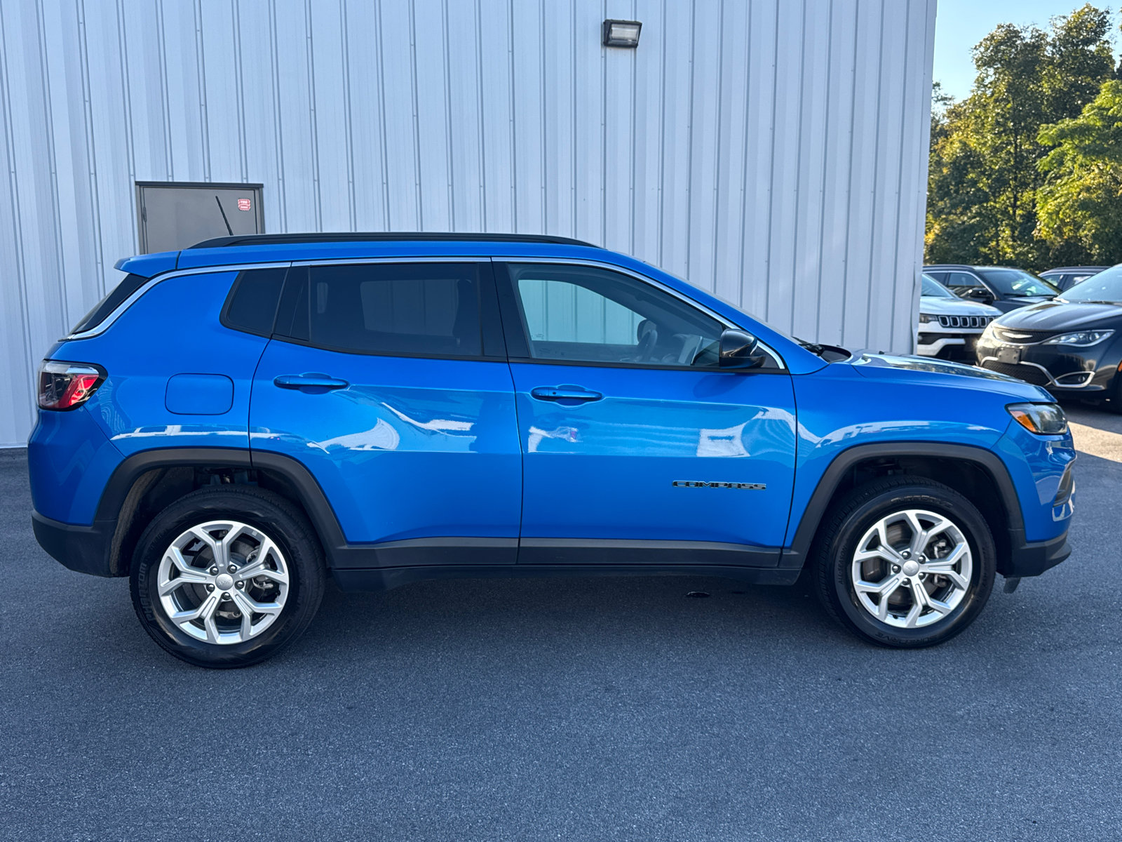 Used 2024 Jeep Compass Latitude AWD/4WD image 4