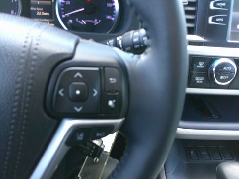 Used 2018 Toyota Highlander Plus image 21