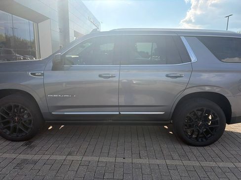 Used 2022 GMC Yukon Denali w/ Denali Premium Package AWD/4WD image 8