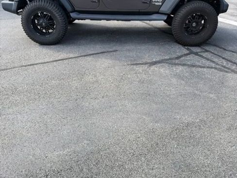 Used 2018 Jeep Wrangler Unlimited Sport S AWD/4WD image 5