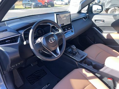 Used 2026 Toyota Corolla Cross XLE image 13