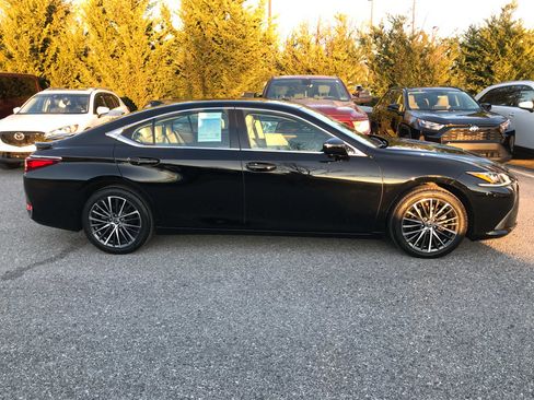 Used 2023 Lexus ES 300h w/ Premium Package image 9