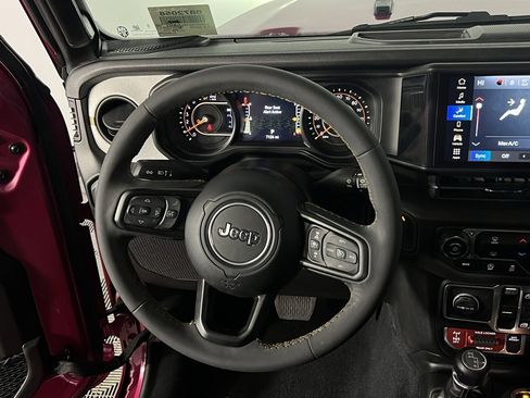 Used 2024 Jeep Gladiator Sport image 16