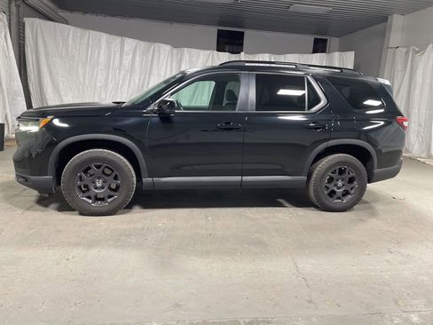 Used 2025 Honda Pilot TrailSport image 4