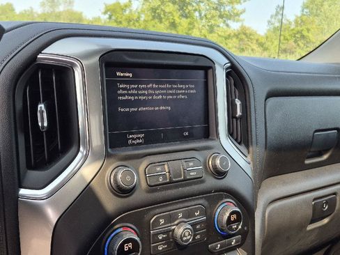 Used 2020 Chevrolet Silverado 1500 LT Trail Boss AWD/4WD image 9