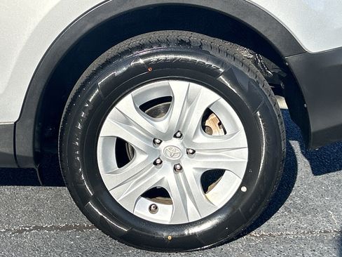 Used 2015 Toyota RAV4 LE FWD image 35