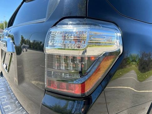 Certified 2021 Toyota 4Runner Limited AWD/4WD image 33