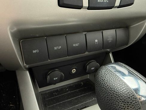 Used 2011 Ford Focus SE w/ Sedan SE Appearance Pkg image 8