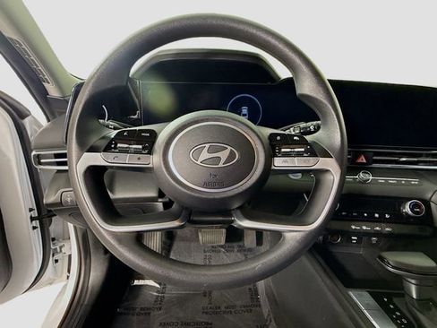 Used 2024 Hyundai Elantra SEL image 11