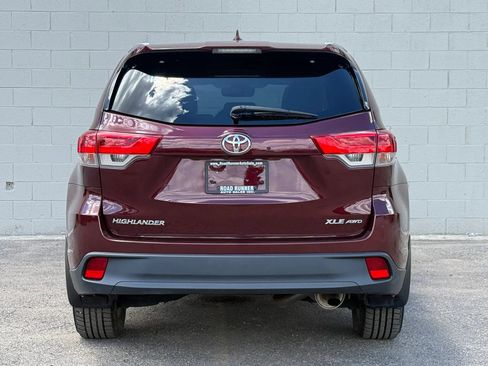 Used 2017 Toyota Highlander XLE w/ Carpet Mat Package AWD/4WD image 6