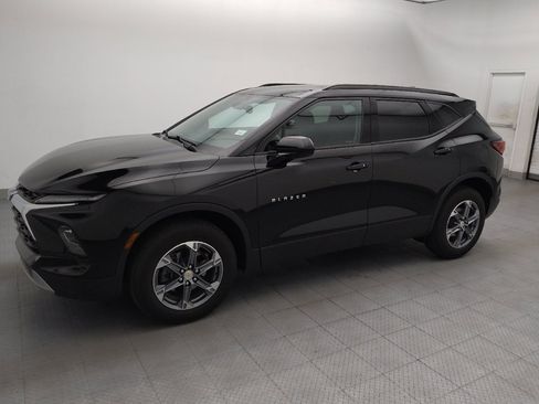 Used 2024 Chevrolet Blazer LT w/ Convenience Package FWD image 2