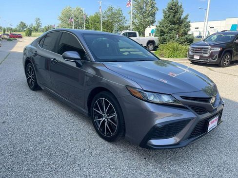 Used 2024 Toyota Camry SE image 2