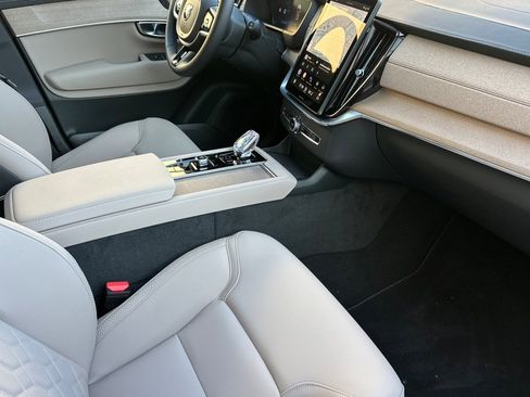New 2026 Volvo XC90 T8 Plus w/ Protection Package Premier image 19