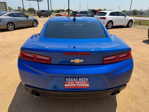 Used 2018 Chevrolet Camaro LT RWD image 9