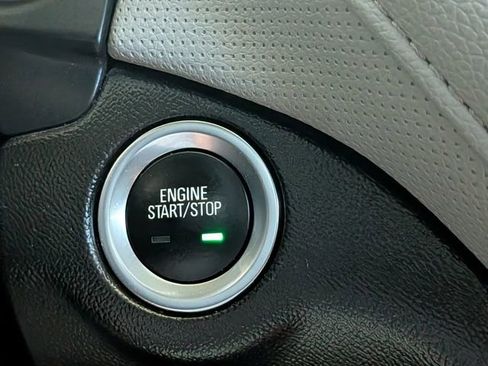 Used 2019 Chevrolet Equinox Premier image 32