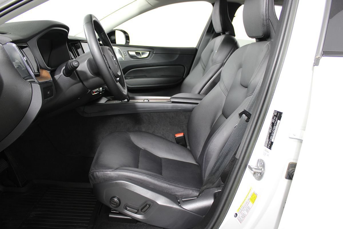 Used 2023 Volvo XC60 B5 Plus w/ Climate Package FWD image 7