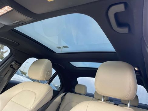Used 2020 Mercedes-Benz C 300 Sedan image 9