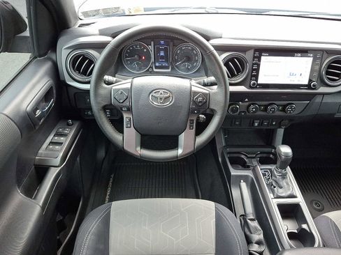 Used 2020 Toyota Tacoma TRD Sport image 11
