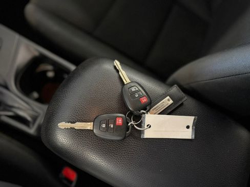 Used 2016 Toyota RAV4 LE AWD/4WD image 31
