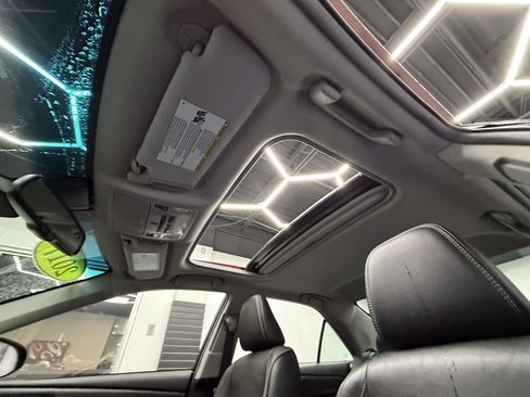 Used 2017 Toyota Camry XLE image 5